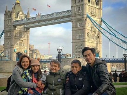 Quality Time Sehat Ala Darius Sinathrya dan Keluarga