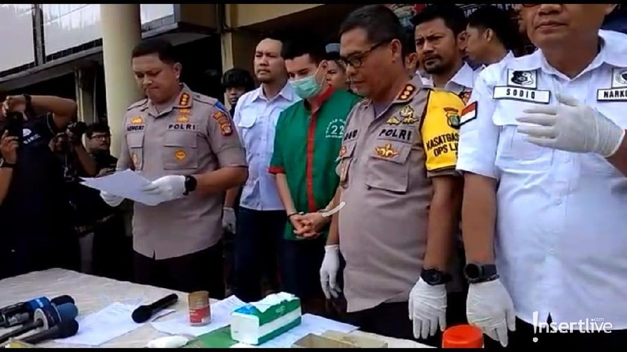 Steve Emmanuel Positif Kokain, Jadi Pengguna Sejak 2008 Dari hasil penyelidikan, Steve Emmanuel ternyata jadi pengguna kokain pertama kali karena diberikan oleh temannya.