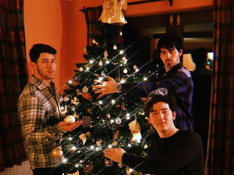 Momen Natal Pertama Priyanka Chopra dan Nick Jonas Natal 2018 menjadi perayaan Natal pertama pasangan Priyanka Chopra dan Nick Jonas, setelah melangsungkan pernikahan pada 1 Desember lalu.
