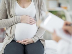 Kisah Para Wanita yang Melahirkan di Usia Lanjut, Ada yang Punya Anak di Umur 74