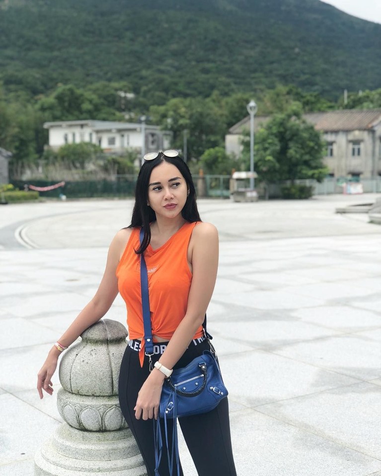 Pesona Aura Kasih yang Bikin Kaum Adam Terpikat Baru-baru ini, Aura Kasih dikabarkan sudah menikah dengan Eryck Amaral. Berikut Insertlive sajikan enam foto memesona Aura yang sukses bikin kaum Adam terpikat.