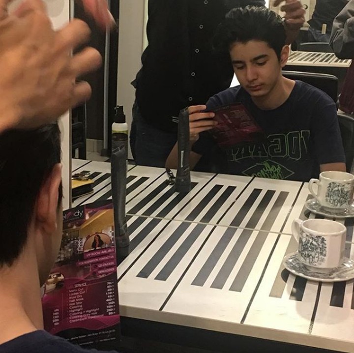 <p>Keren banget nih gaya dan senyumnya Darren, mirip nggak sama sang ayah? (Foto: Instagram @andisorayabeatrix)  </p>