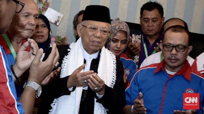 Wakil Presiden Ma'ruf Amin mengaku turut berduka sekaligus terkejut mendengar kepergian ibunda Jokowi, Menhan Prabowo pun mendoakan presiden tetap tegar.