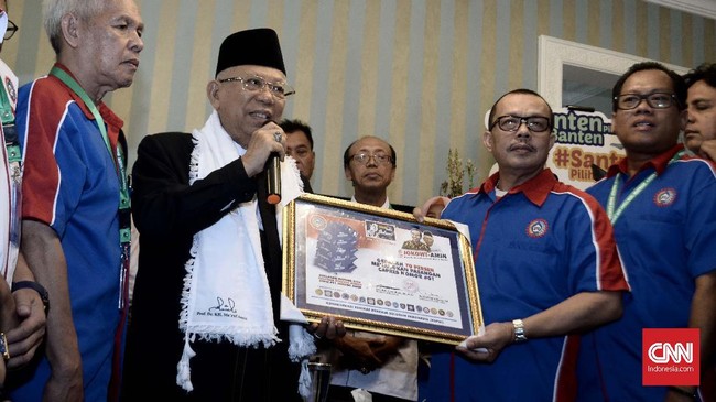 Relawan buruh dari KSPSI menilai Presiden Joko Widodo telah menunjukkan kinerja terbaiknya pada periode pertama pemerintahan.