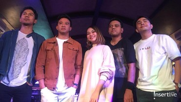 img-title Kebanggaan Geisha Nyanyikan Lagu Nike Ardilla