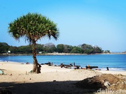 Rute dan Tiket ke Pantai Santolo, Si Paling Indah di Garut Selatan