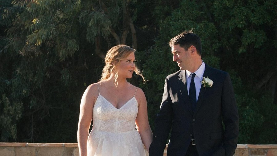 Amy Schumer - Chris Fisher Berikut tujuh pernikahan artis dunia yang paling mencuri perhatian sepanjang 2018.