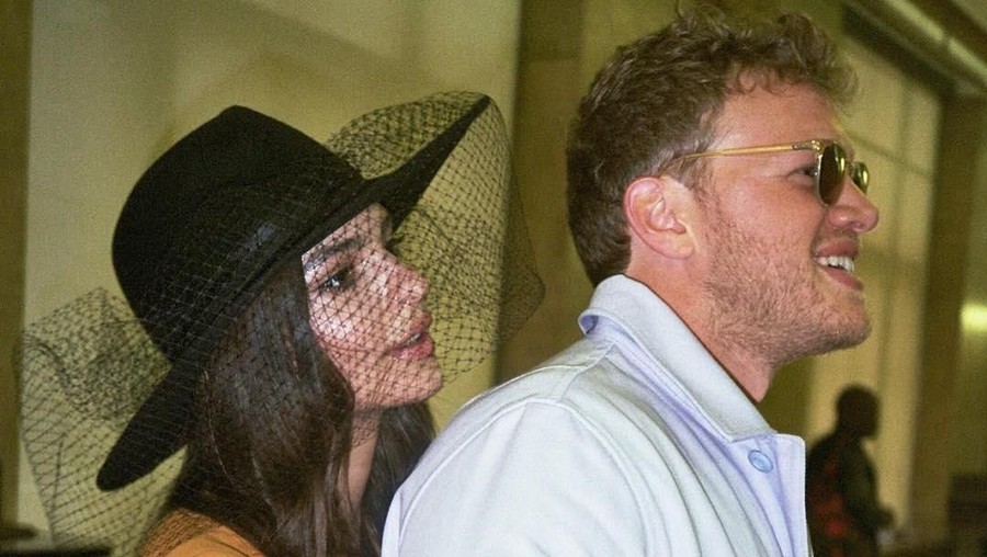 Emily Ratajkowski - Sebastian Bear McClard Berikut tujuh pernikahan artis dunia yang paling mencuri perhatian sepanjang 2018.