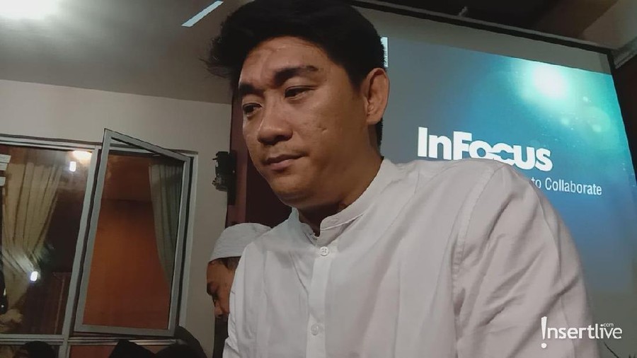 Sebagai saudara kembar, Riedhan Fajarsyah salut dengan ketegaran Ifan Seventeen dalam menghadapi cobaan hidup. 