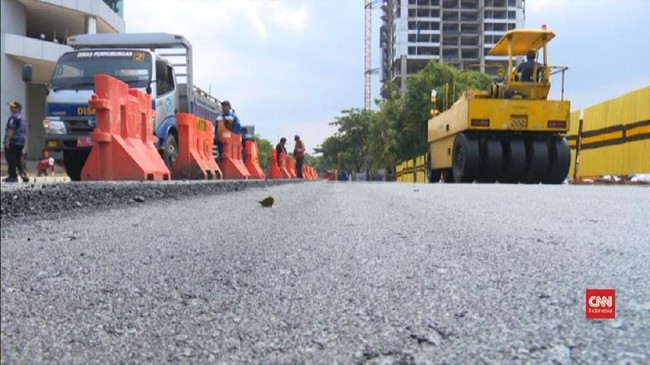 Kapolda Jawa Timur Irjen Pol Luki Hermawan menyebut ada indikasi kuat bahwa amblesnya jalan ini disebabkan karena masalah teknis pembangunan proyek.