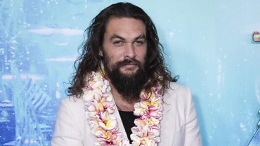 img-title Tiba di Inggris, Jason Momoa Siap Syuting 'Aquaman 2'