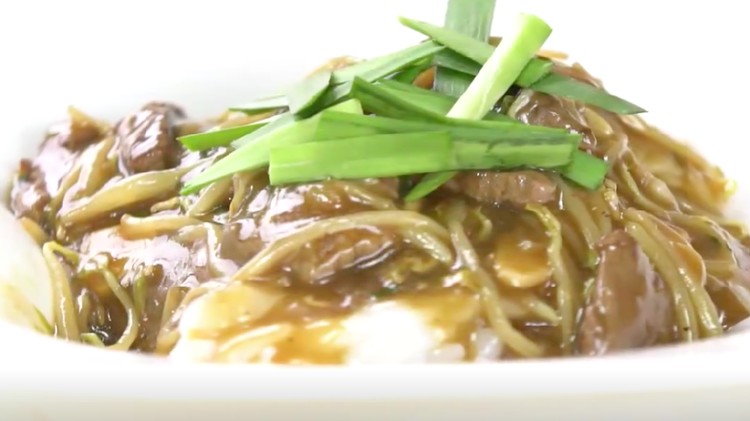 Resep Kwetiaw Siram Sapi, Menu Makan Siang Baru Nih Resep kwetiaw siram sapi berikut bisa menjadi menu variasi baru untuk makan siang Bunda dan keluarga.