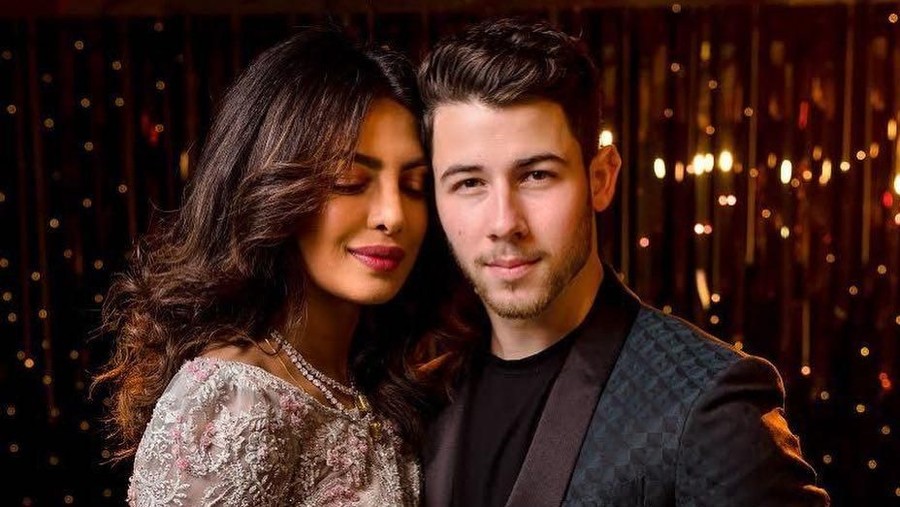 Priyanka Chopra merayakan hari Ibu Internasional bersama keluarga besar dari pihak Nick Jonas dan Priyanka Chopra.