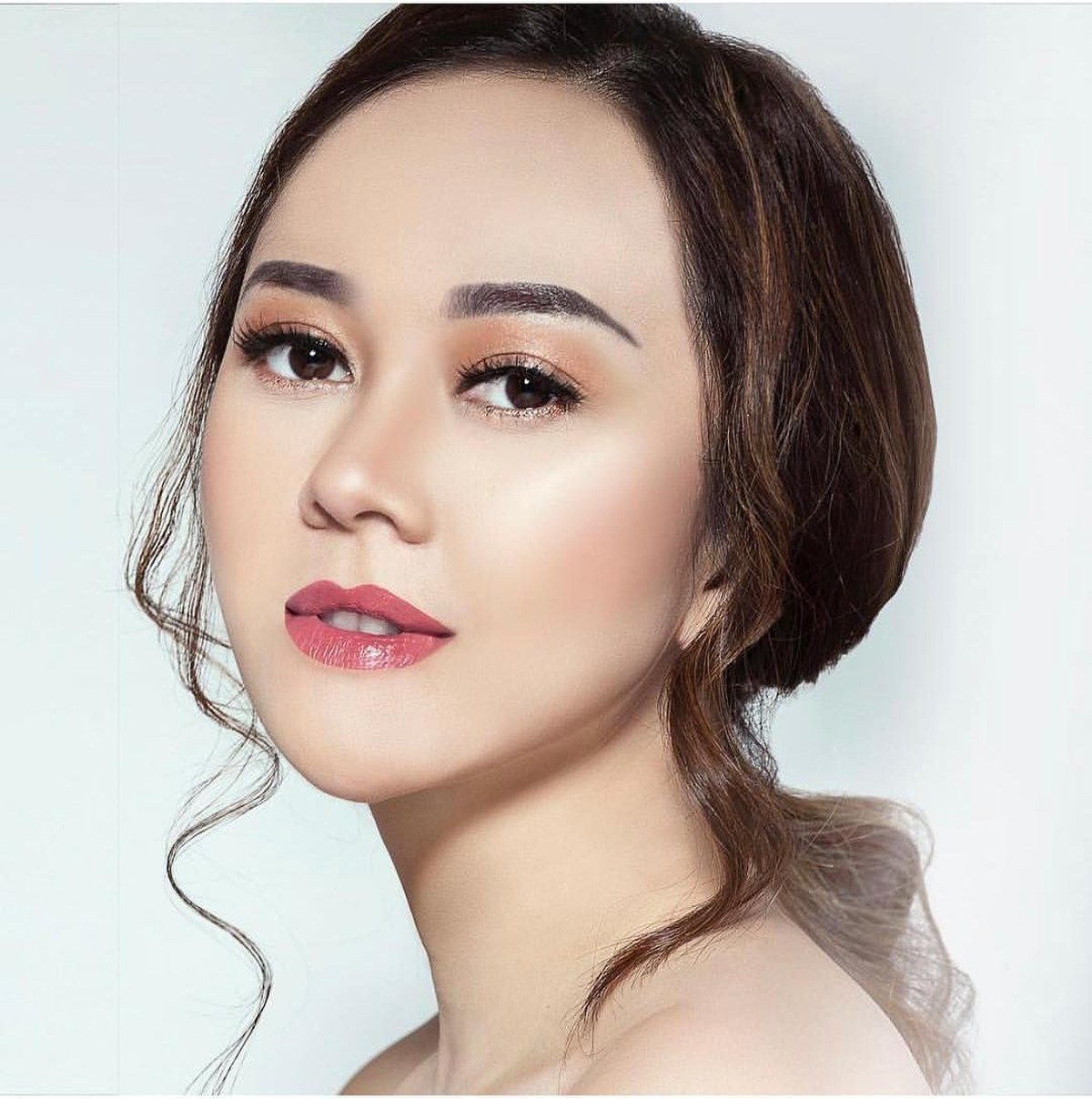 Baru-baru ini&comma; Aura Kasih dikabarkan sudah menikah dengan Eryck Amaral&period; Berikut Insertlive sajikan enam foto memesona Aura yang sukses bikin kaum Adam terpikat&period;