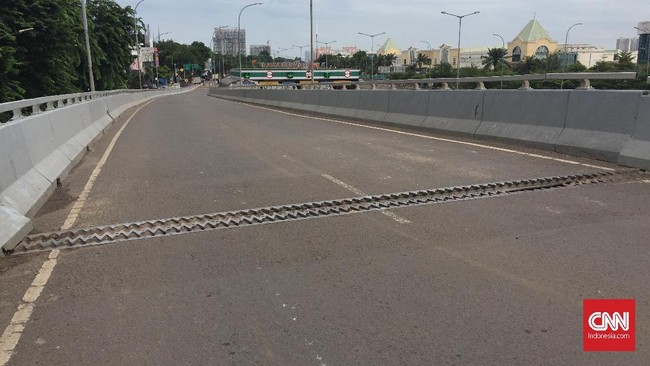 Demi keamanan selama kelanjutan perbaikan Flyover Cengkareng B, lalu lintas di sana ditutup dan direncanakan akan dibuka pada 7 Januari 2019.