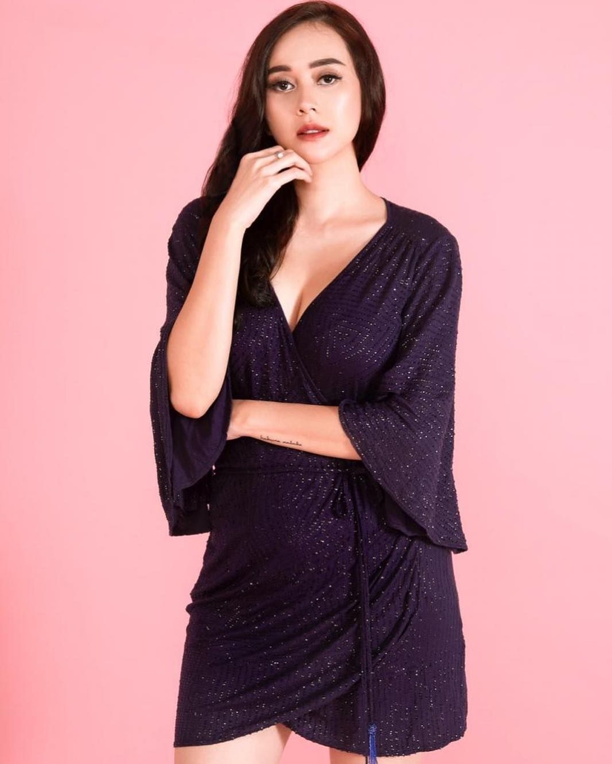 Baru-baru ini&comma; Aura Kasih dikabarkan sudah menikah dengan Eryck Amaral&period; Berikut Insertlive sajikan enam foto memesona Aura yang sukses bikin kaum Adam terpikat&period;