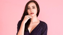 Pesona Aura Kasih yang Bikin Kaum Adam Terpikat