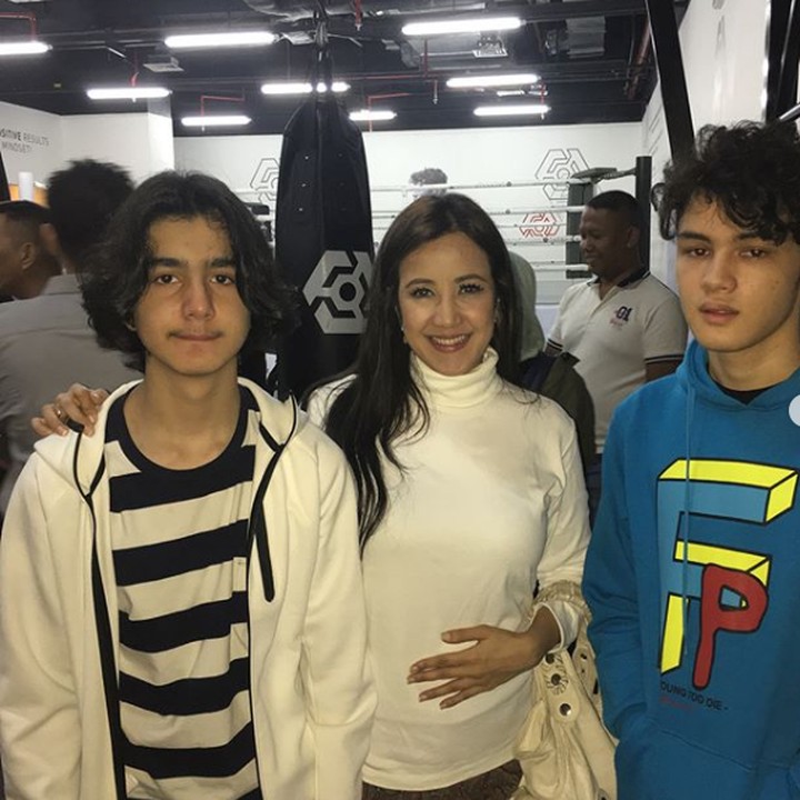<p>Darren juga akrab dengan saudaranya, Shawn Adrian, yang juga publik figur. Mereka sering terlihat bersama. (Foto: Instagram @andisorayabeatrix)</p>