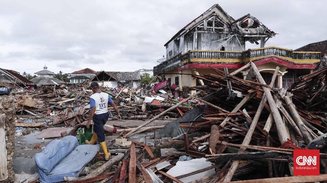 Badan Geologi menyampaikan rendaman tsunami di Banten tertinggi mencapai 3,9 meter, tepatnya di Kecamatan Sumur, Pandeglang.