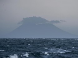 Gunung Anak Krakatau Siaga III, Wisatawan Dilarang Mendekat