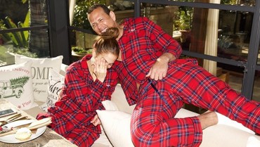 img-title Jennifer Lopez Batalkan Rencana Pernikahan, Ada Apa Ya?