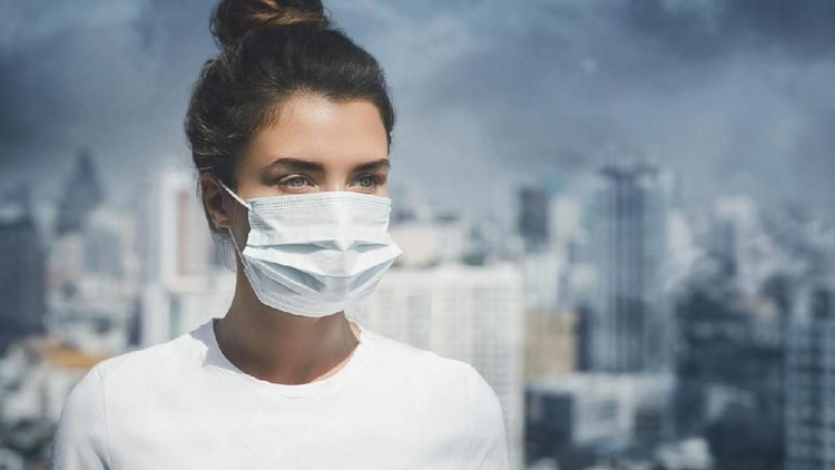 VANCOUVER, BRITISH COLUMBIA - APRIL 4:  Reporter Wendy Luo holds up a N95 mask manufactured by 3M, one of the only masks that guards against germs such as severe acute respiratory syndrome (SARS) April 4, 2003 in Vancouver, British Columbia, Canada. A SARS clinic opened at noon today at St. Vincent's Hospital in Vancouver, British Columbia, Canada. SARS is a flu-like illness which has killed at least 80 people, mostly in Asia, and more than 2,200 have been infected around the world. U.S. President George W. Bush listed the mystery virus as a communicable disease by executive order today.  (Photo by Don MacKinnon/Getty Images)
