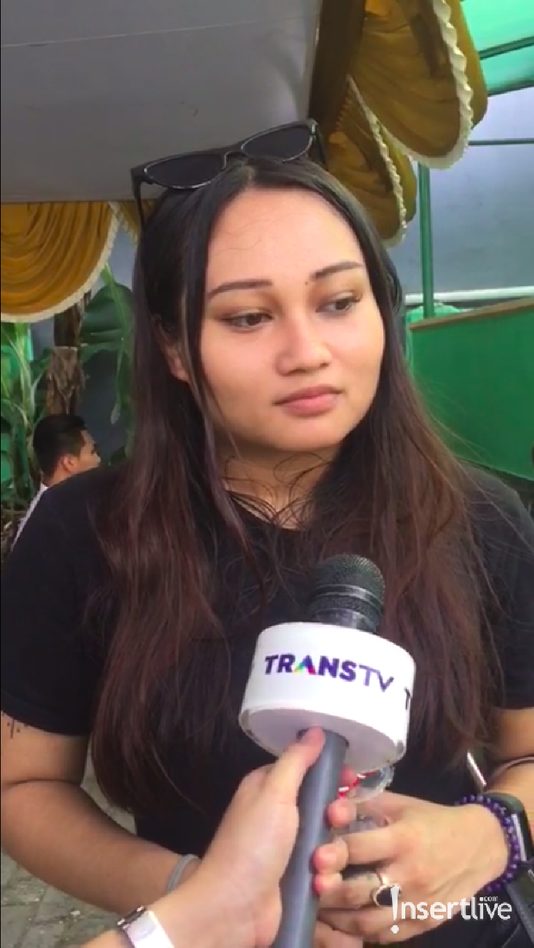 Berikut suasana pemakaman dari musisi legenda Indonesia, Dian Pramana Poetra.