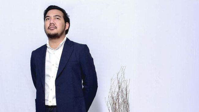 Dalam lagu 'Sweeties Salmon Roll', Kurosuke membahas kebahagiaan yang sederhana, seperti membuka mata di samping orang yang tepat.