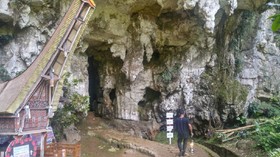 Wisata Mistis ala Makam di Gua Toraja