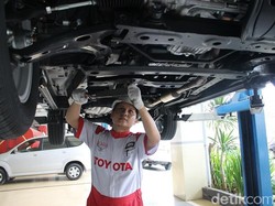 Mobil Terendam Air Banjir, Ini Tips Sebelum ke Bengkel Resmi
