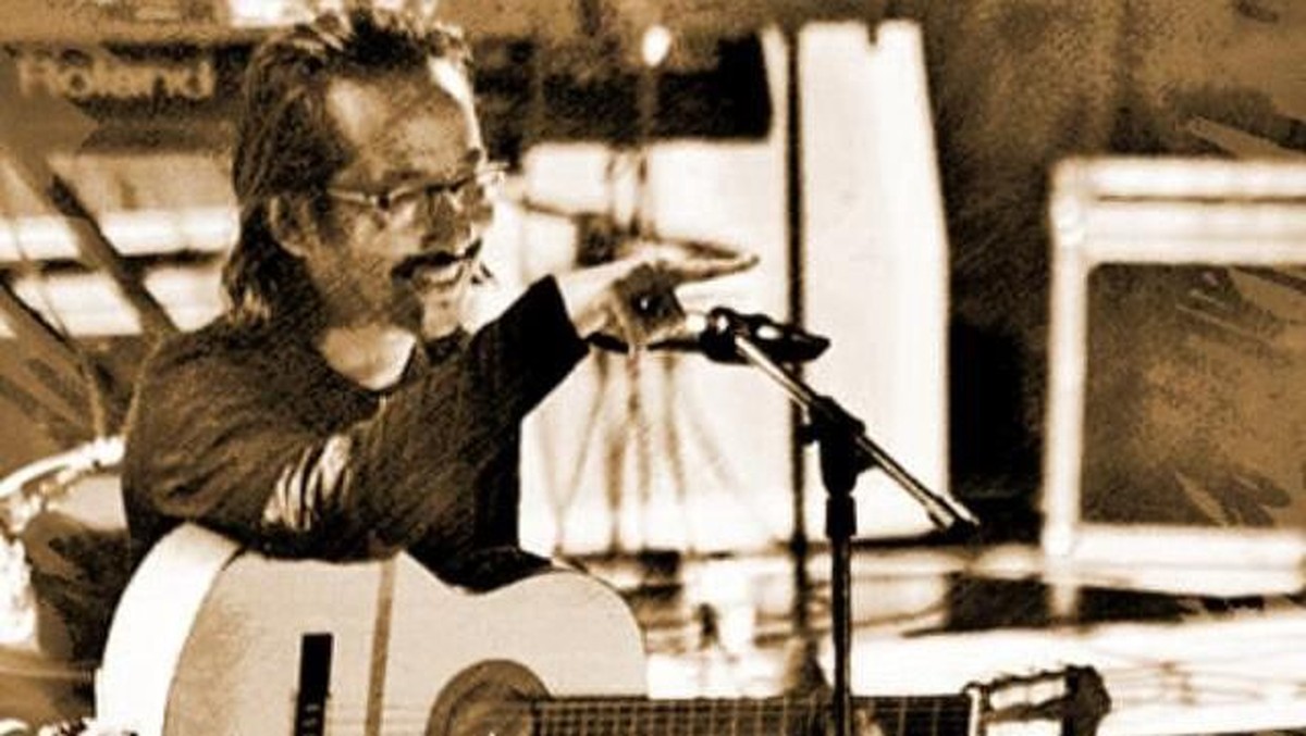 Musisi gaek&comma; Dian Premana Poetra&comma; meninggal dunia&comma; Kamis &lpar;27&sol;12&rpar;&period; Sosok Dian dikenal lewat karya legendarisnya bersama 2D&period; Berikut aksi panggung terbaik Dian&period;