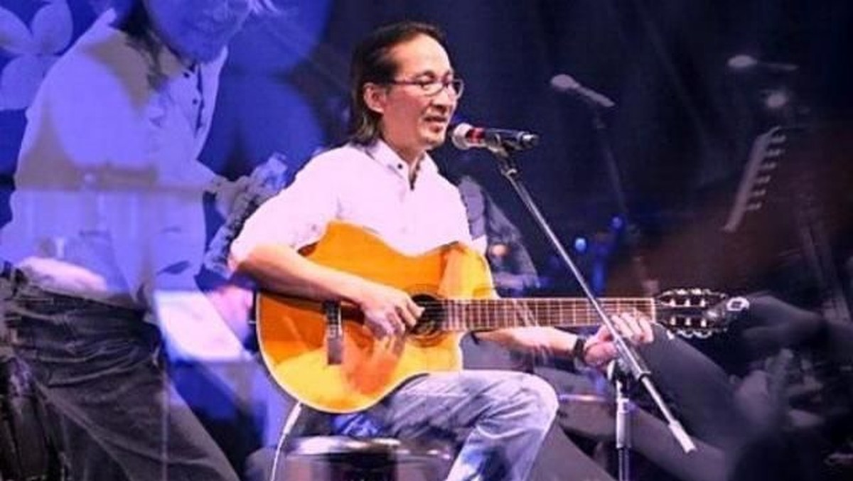 Musisi gaek&comma; Dian Premana Poetra&comma; meninggal dunia&comma; Kamis &lpar;27&sol;12&rpar;&period; Sosok Dian dikenal lewat karya legendarisnya bersama 2D&period; Berikut aksi panggung terbaik Dian&period;