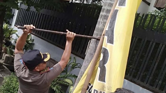 Badan Pengawas Pemilu DKI Jakarta menemukan sedikitnya 7.438 alat peraga kampanye (APK) yang diduga dirusak dan ilegal selama September-Desember.