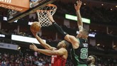 FOTO: James Harden Gemilang, Houston Rockets Menang James Harden mencetak 45 poin dan membawa Houston Rockets menang atas Boston Celtics dalam laga NBA.