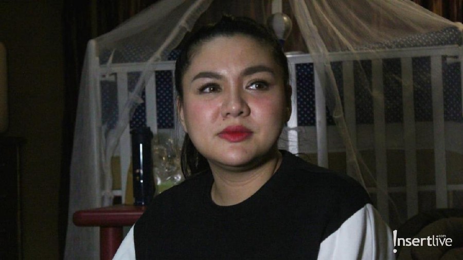 Vicky Shu mengaku tipikal ibu posesif yang selalu mengecek kondisi kesehatan anaknya ke dokter.