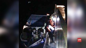 VIDEO: Terjebak di Pulau, 93 Turis China di Sulut Dievakuasi