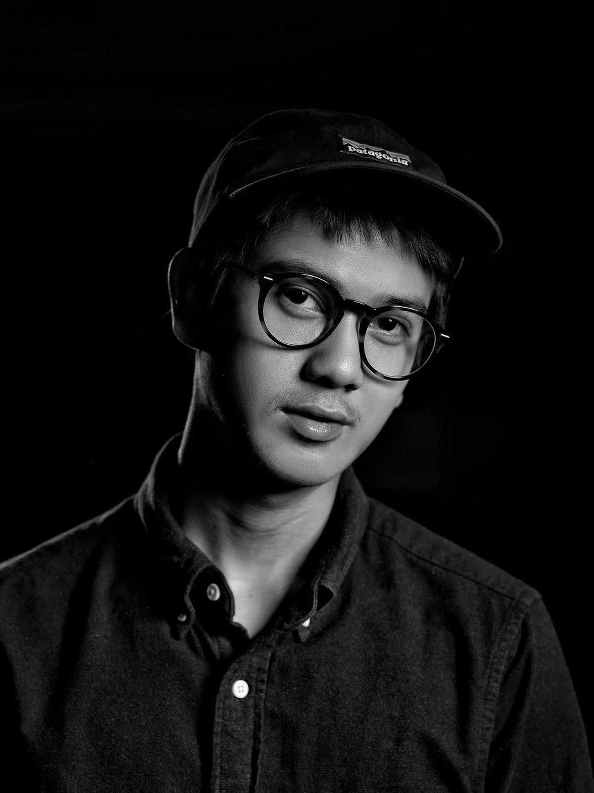 Iqbaal Ramadhan genap berusia 19 tahun pada Jumat &lpar;28&sol;12&rpar;&period; Berikut Insertlive sajikan 6 foto keren pemeran Dilan di Film Dilan 1990 ini&period;