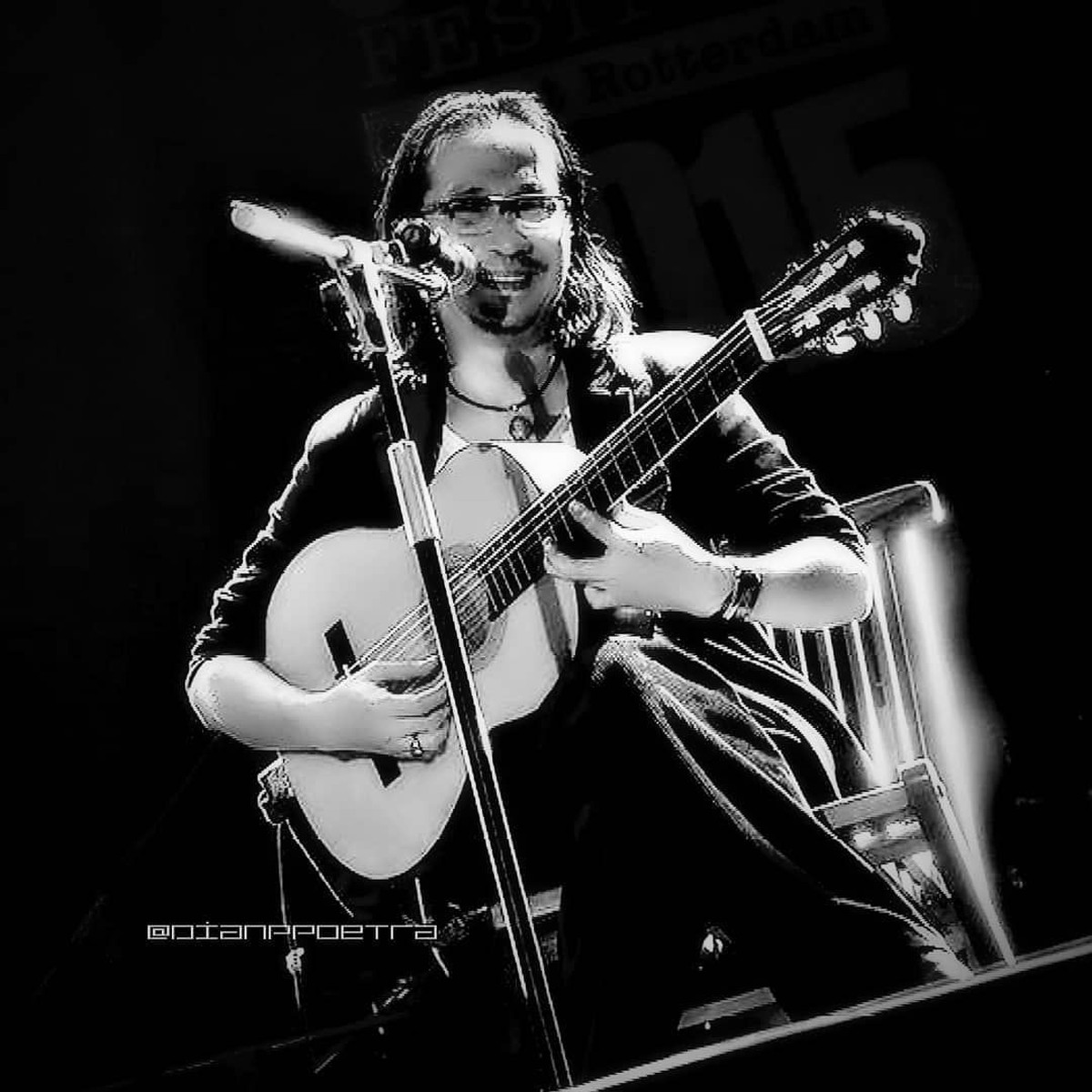 Musisi gaek&comma; Dian Premana Poetra&comma; meninggal dunia&comma; Kamis &lpar;27&sol;12&rpar;&period; Sosok Dian dikenal lewat karya legendarisnya bersama 2D&period; Berikut aksi panggung terbaik Dian&period;