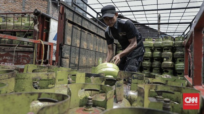 Kementerian ESDM gerah lantaran tabung gas elpiji volume 3 kilogram dijual secara online. Penjualan tersebut membuat penerima subsidi kian tak teridentifikasi.