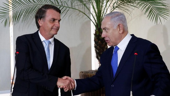 Jair Bolsonaro belum mengumumkan soal keputusan memindahkan Kedutaan Brasil di Israel, dari Tel Aviv ke Yerusalem, meski telah bertemu Benjamin Netanyahu.