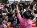 Baju Bekas Melimpah, Korban Tsunami Banten Ambil Dua Karung