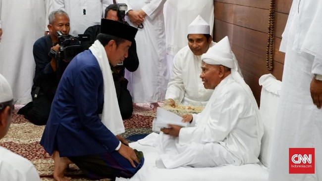 Dalam kunjungannya ke Sumatera Utara, Presiden Joko Widodo mampir di Pondok Pesantren Babussalam di Kabupaten Langkat.