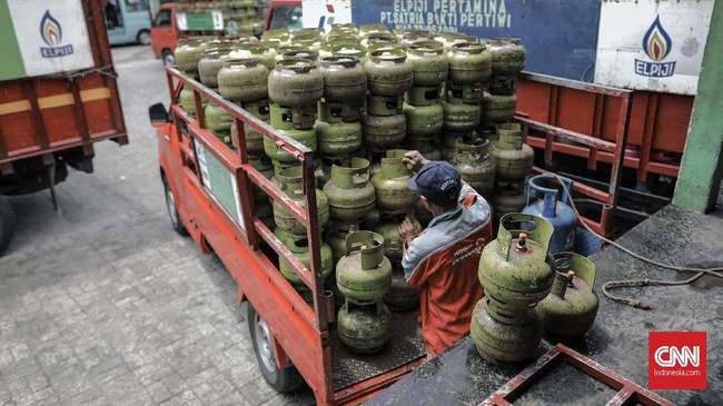 Presiden Joko Widodo menyebut rencana perubahan penyaluran subsidi LPG 3 kg harus diputuskan lewat ratas.