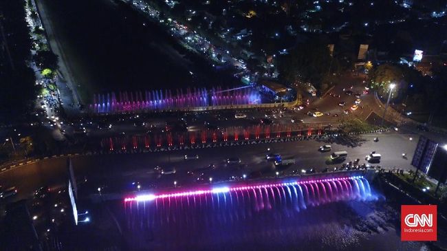 Kota Semarang akan memamerkan jembatan dengan air mancur menari pada malam tahun baru mendatang.