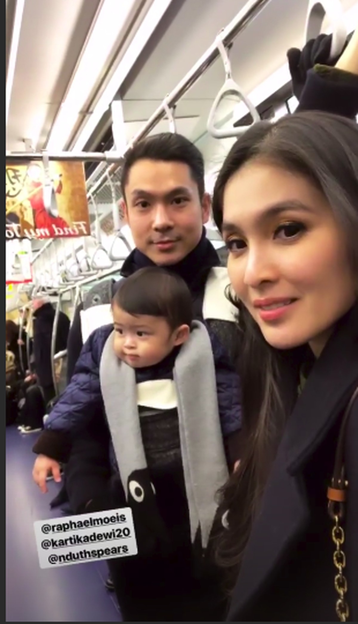 Momen pergantian tahun dimanfaatkan Sandra Dewi dan keluarganya untuk berlibur ke Jepang&period; Yuk&comma; simak enam potret keseruan mereka di Negeri Sakura&excl;