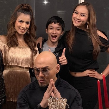 Potret Hangat Deddy Corbuzier, Kalina Oktariany & Chairunnisa