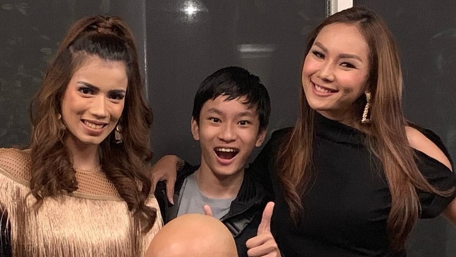Mengintip potret Kkehangatan Deddy Corbuzier, Kalina Oktariany, dan Sabrina Chairunnisa.