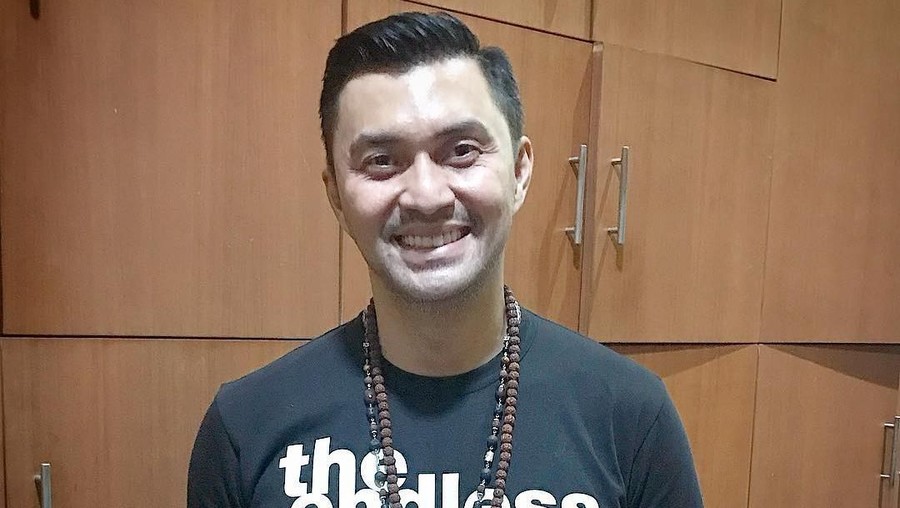 Anjasmara dibuat murka saat hidung istrinya, Dian Nitami, dihina seorang netizen.
