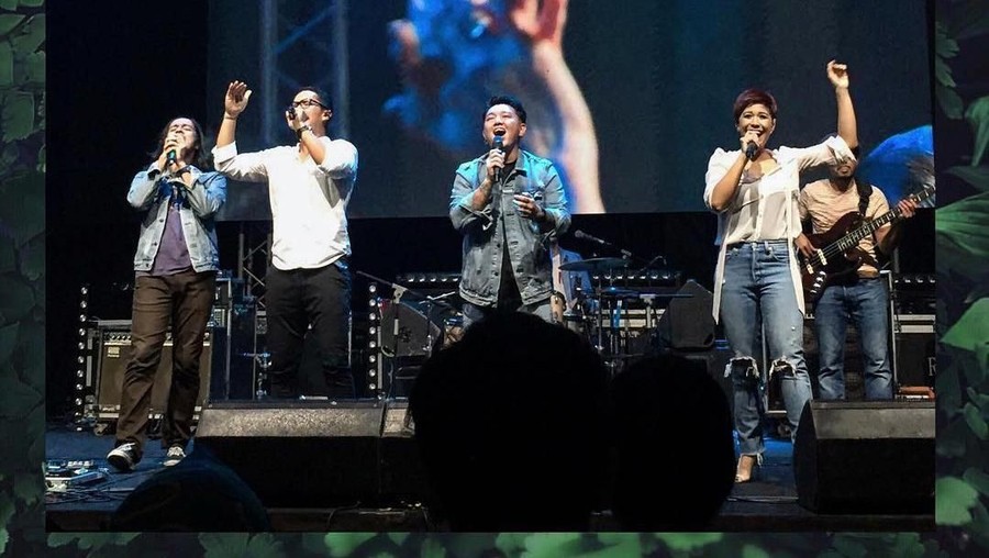 Idola - Maliq & D'Essentials Berikut empat lagu terbaru dari musisi Indonesia yang rilis di penghujung 2018.