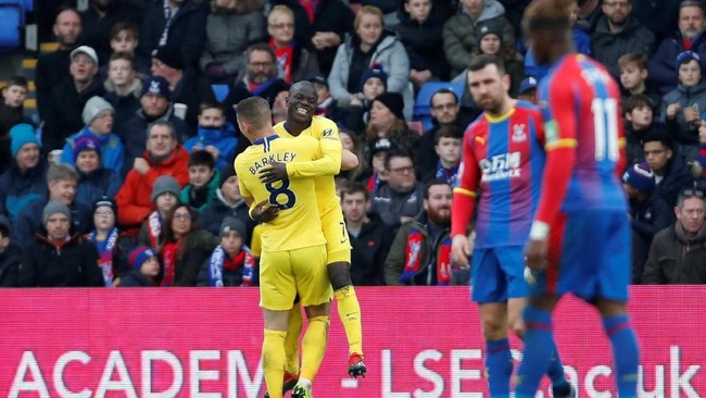 Chelsea sukses menaklukkan tim tuan rumah Crystal Palace 1-0 di Stadion Selhurts Park, Minggu (30/12), berkat gol N'Golo Kante.